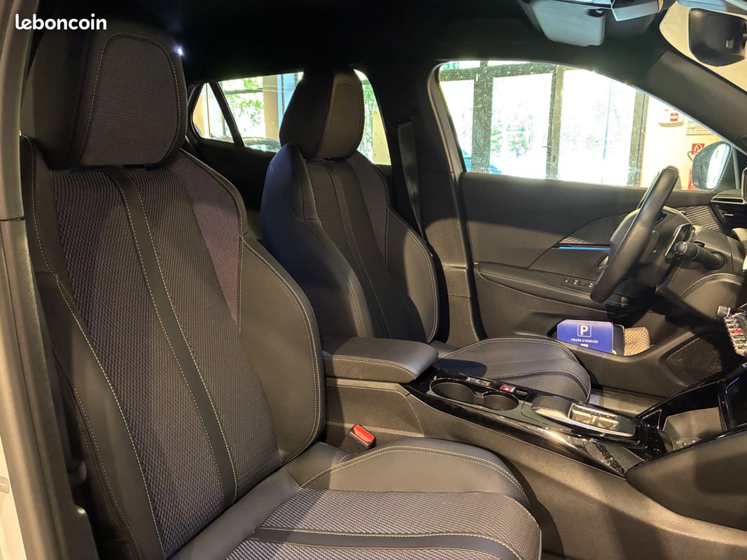 PEUGEOT 2008 1.2 Hybrid 136ch GT - 2024 - 13 500 km - CarPlay - Première main (image 13)