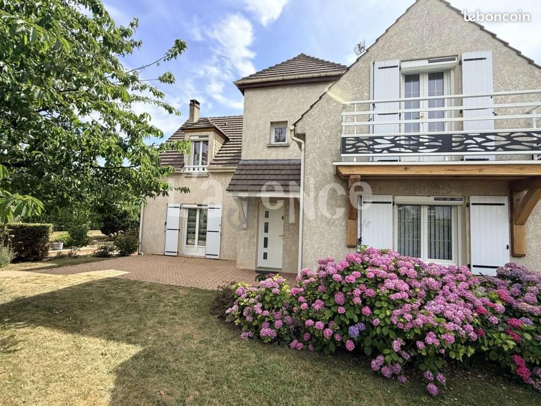 Maison 7 pièces 160 m² · à Claye-Souilly · 160 m² · 591 000 €