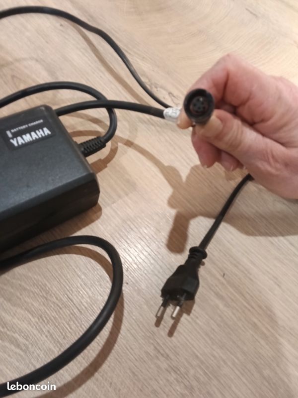 Chargeur 24V Pour Batterie De Vélo Pliant électrique Tilt 500E Et Hoptown 500e