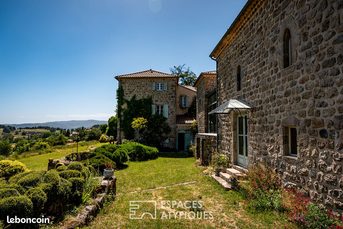 Maison 12 pièces 474 m² · à Gluiras · 474 m² · 1 400 000 €
