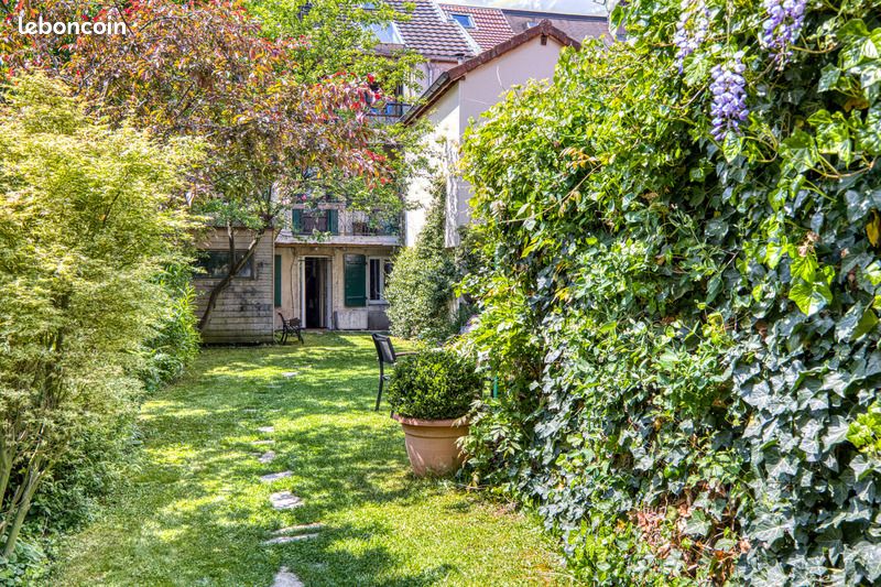 Maison 10 pièces 280 m² · à Gex · 280 m² · 1 055 000 €