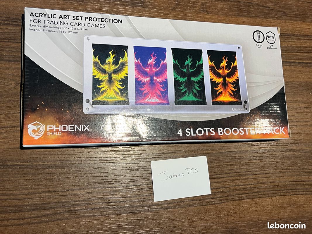Présentoir Acrylique Pour 4 Boosters De Cartes – Protection Anti-UV – Fermeture à Vis – 68 X 123 Mm – Phoenix Shield