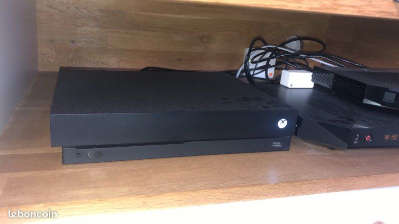 Xbox one X (image 2)