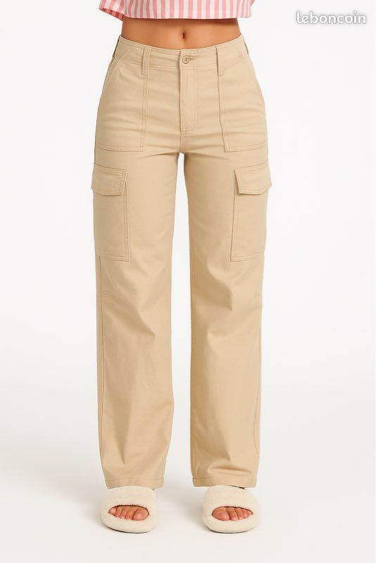 Pantalon cargo beige femme Bershka – style décontracté Vêtements