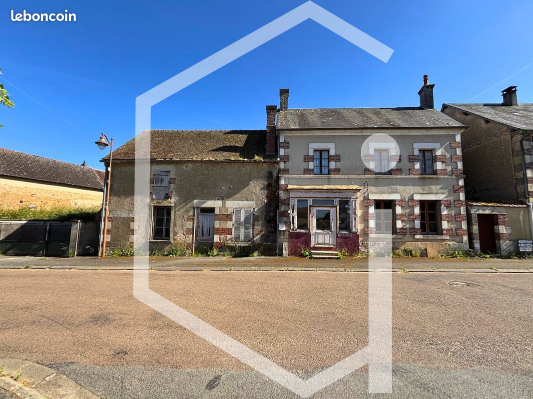 Maison 8 pièces 94 m² · à Saint-Amand-en-Puisaye · 94 m² · 30 000 €