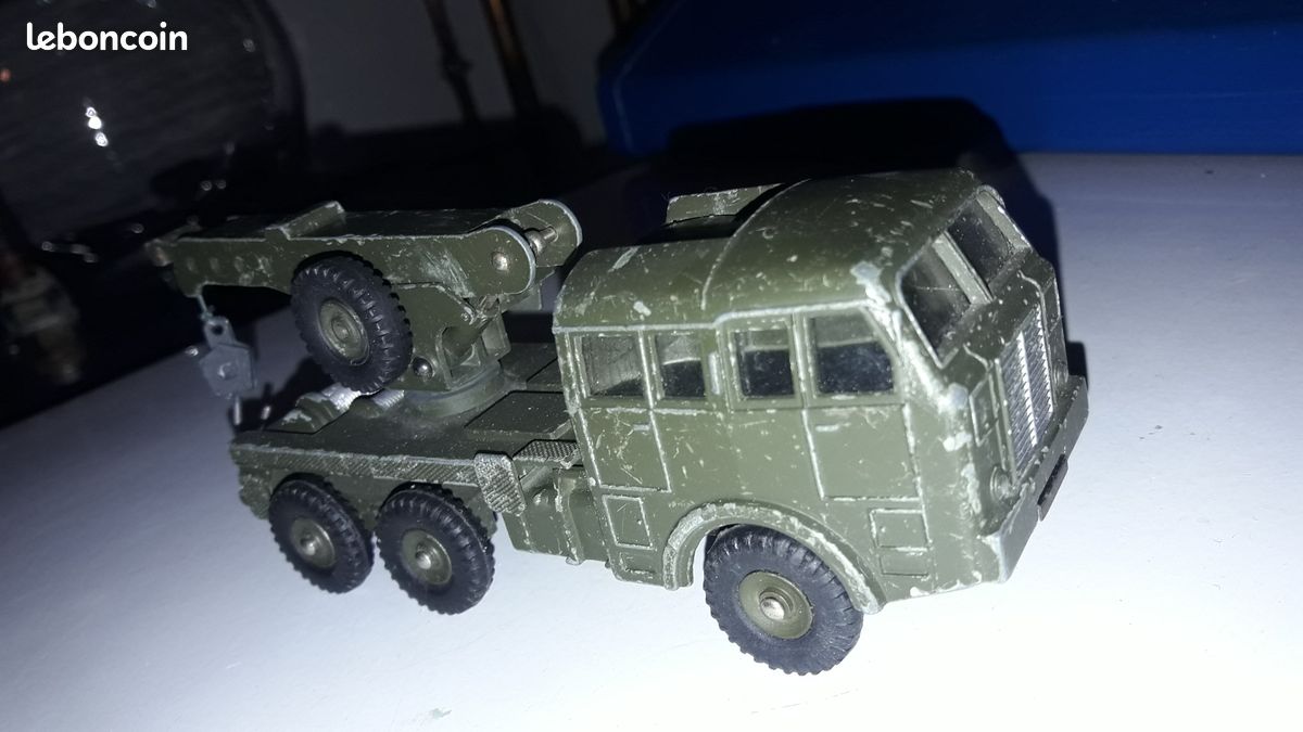 dinky toys n°826 camion militaire de dépannage Berliet