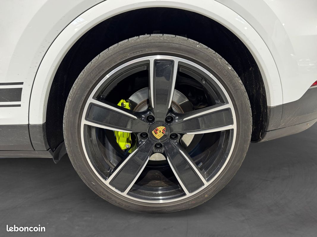 PORSCHE CAYENNE E-Hybrid 3.0 V6 462 ch Tiptronic BVA Platinum Edition Garantie 12 Mois Toit pano Pack Chrono Caméra 360 (image 22)