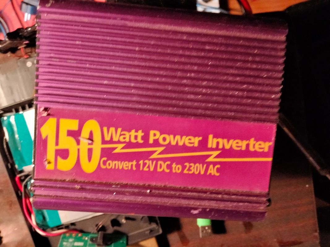 Transformateur de tension 12 - 230 V / 150 W