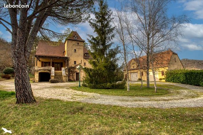Maison 12 pièces 260 m²