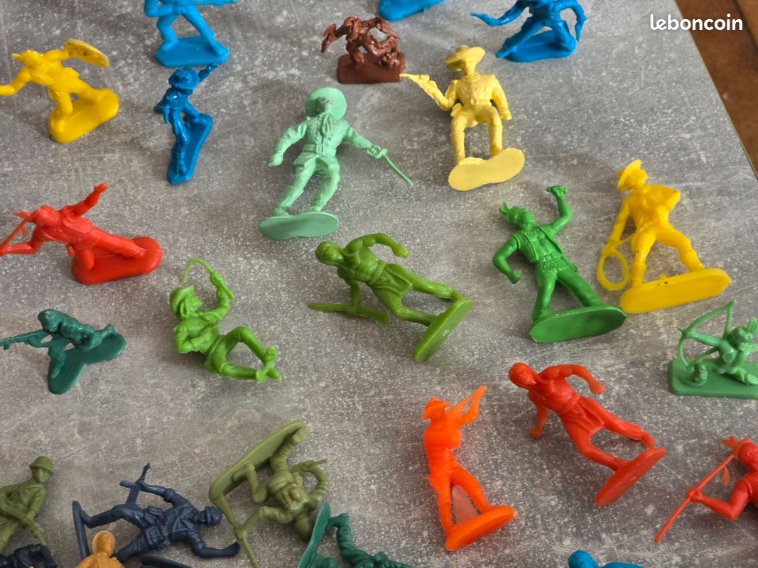 Lot De Soldats Vintage En Plastique - Occasion - Pour Collection Ou Jeu