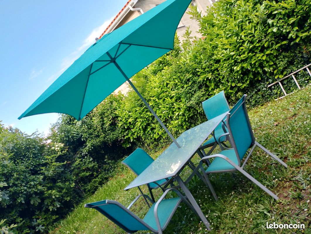 Table chaise et parasol (image 2)