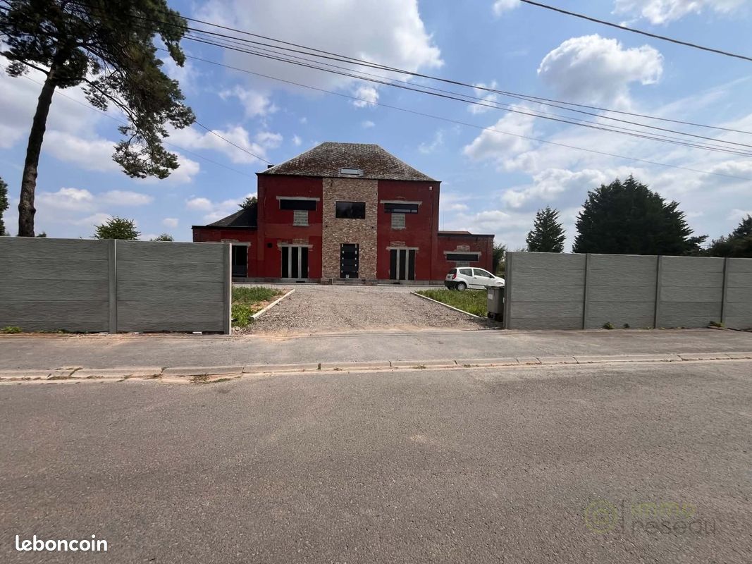 Maison 4 pièces 244 m² · à Feignies · 244 m² · 447 300 €