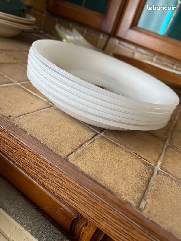 Lot d’assiettes (image 2)
