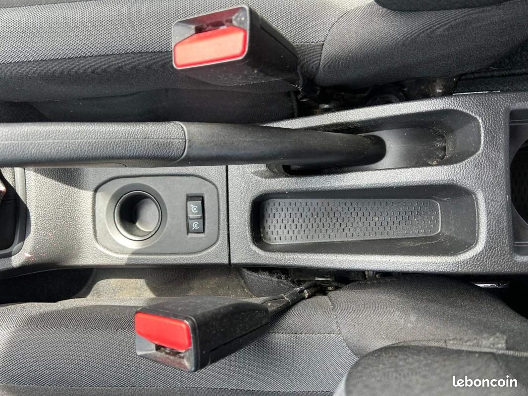 Dacia Duster Blue dCi 115 4x2 Essentiel (image 19)