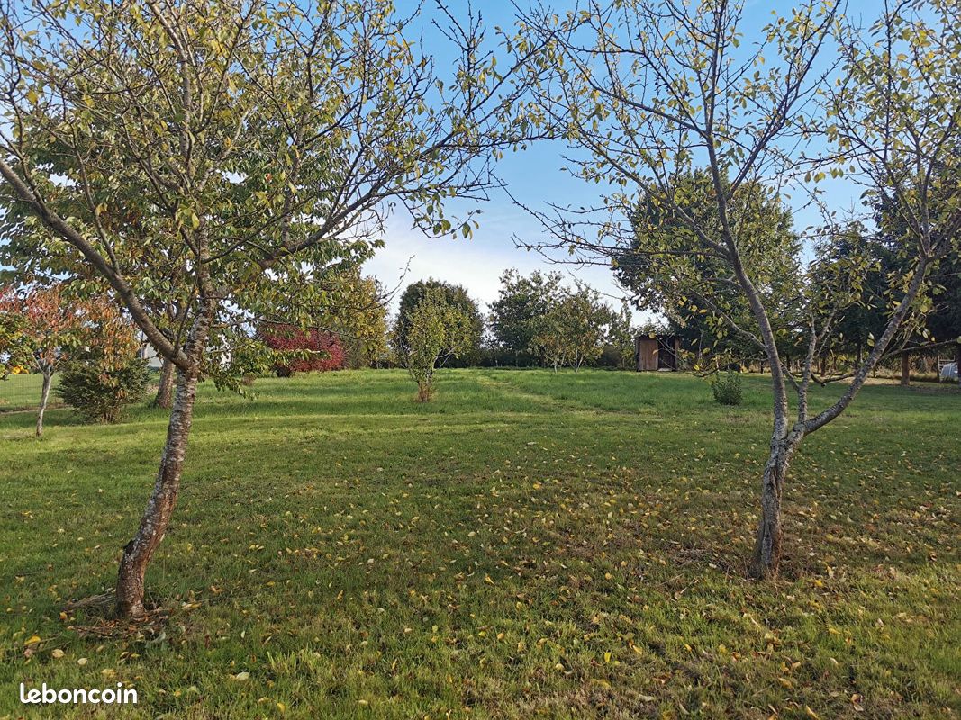 Terrain 1600 m² · à Saint-Paterne-Racan · 1 600 m² · 48 760 €