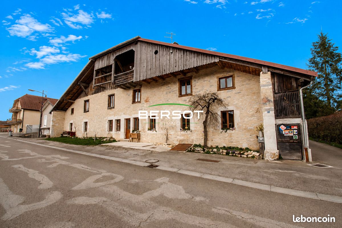 Maison 12 pièces 250 m² · aux Hôpitaux-Vieux · 250 m² · 795 000 €