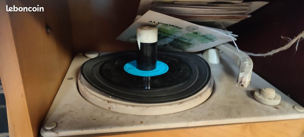 Meuble radio tourne disque (image 2)