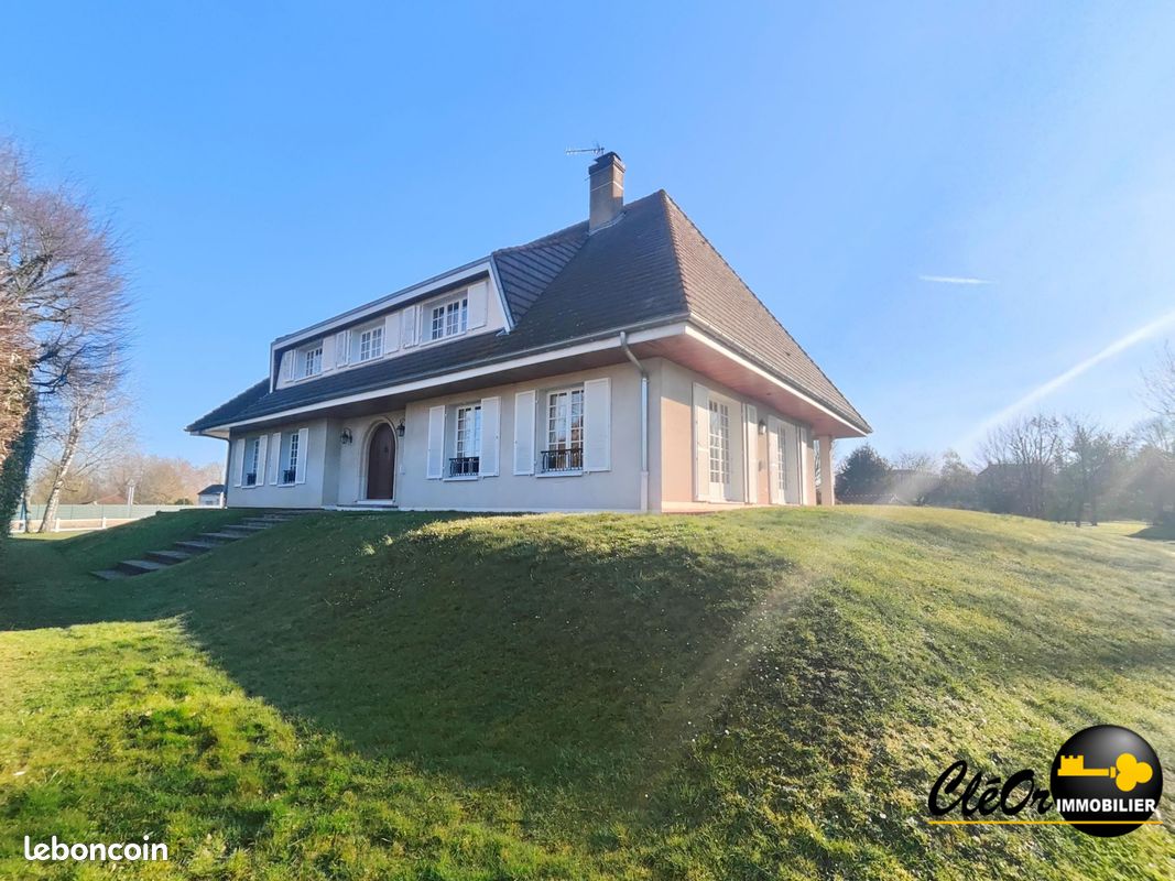 Maison 13 pièces 295 m² · à Saint-Germain-du-Bois · 295 m² · 290 000 €