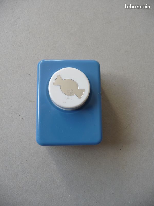 ♥ 4 mini PERFORATRICES pour scrapbooking BONBON / ETOILE / NOUNOURS / SAPIN (image 5)
