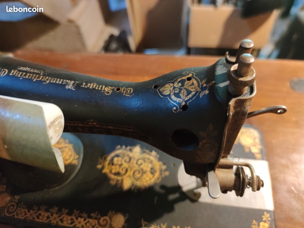 Machine à coudre Singer ancienne dans meuble (image 7)