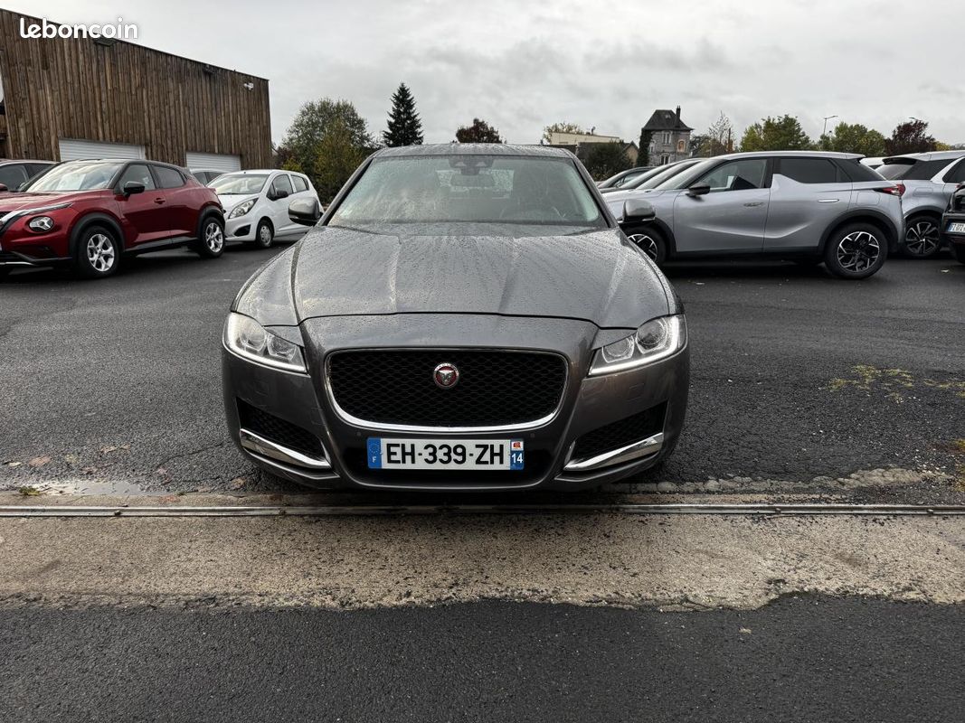 JAGUAR XF 2.0 D - 180 BVA S&S Prestige Gps + Camera AR + Clim (image 8)