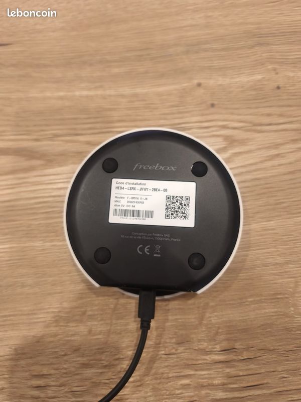 Répéteur Wifi Free (Freebox) - Blanc - Occasion Avec Chargeur