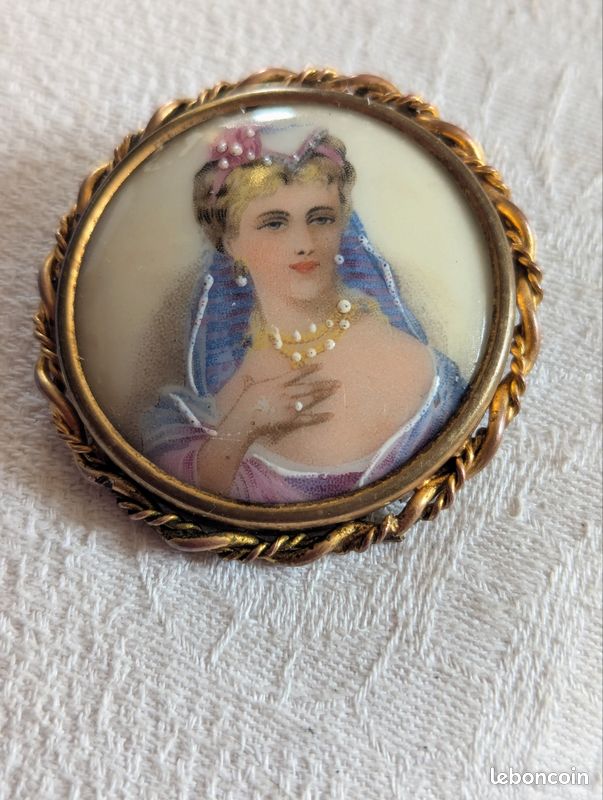 Broche Ancienne Limoges - Femme Marquise Porcelaine Peinte - Vintage - Collection