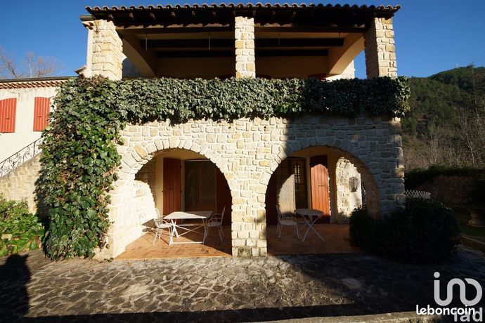 Maison 9 pièces 235 m²