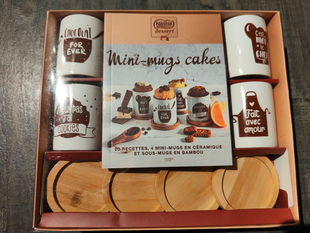 Coffret Mini-mug cakes + sous-mugs Nestlé: 20 recettes + 4 mini-mugs  collector et leurs sous-mugs