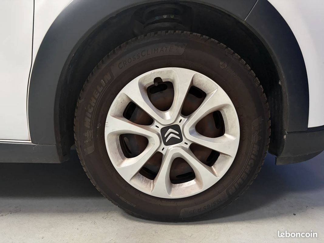 Citroen C3 Feel 82 ch - Origine France - Courroie effectuée - Radars de recul - GPS (image 33)