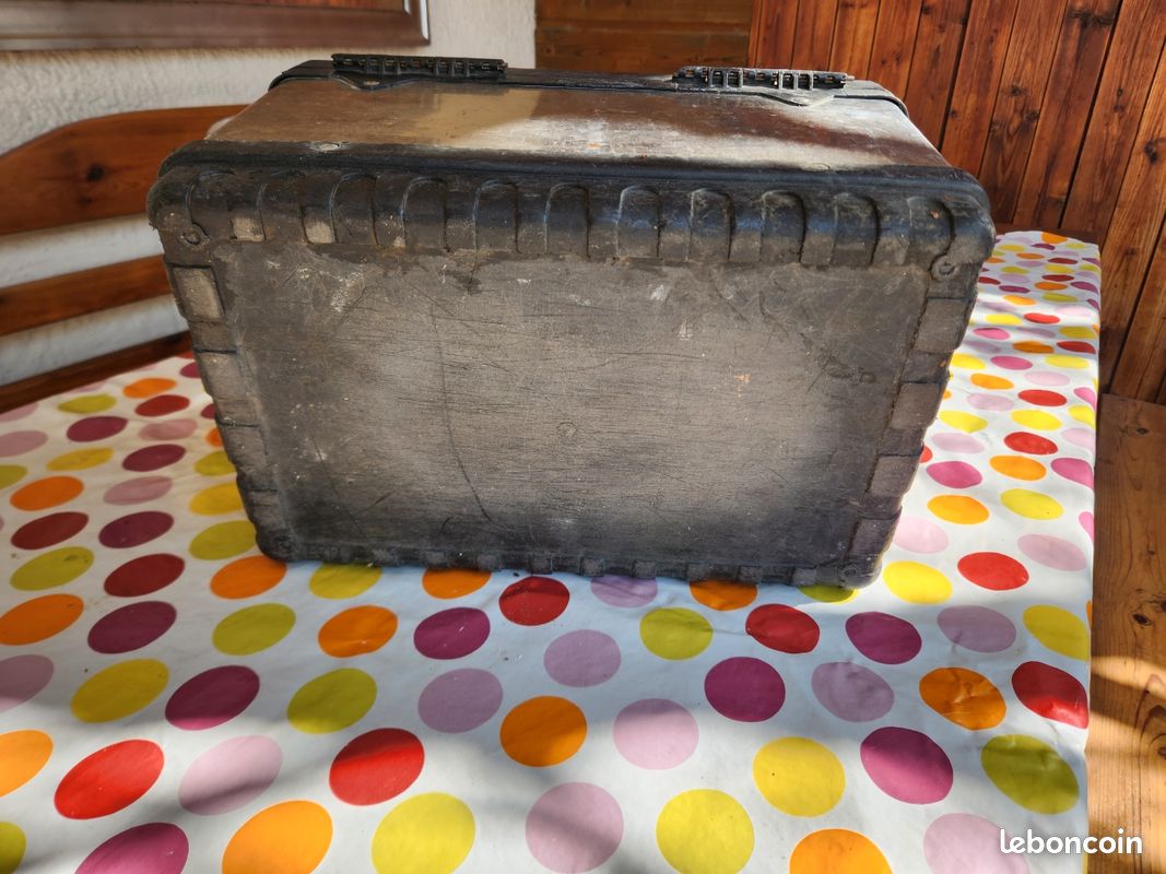 Boîte à outils en acier (image 1)