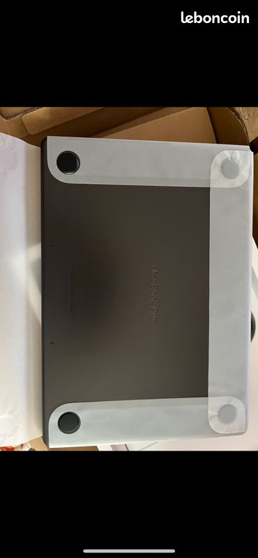 Mac book (image 4)