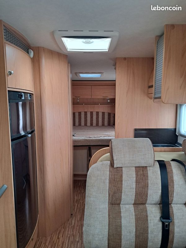 Camping car Burstner lit central (image 3)