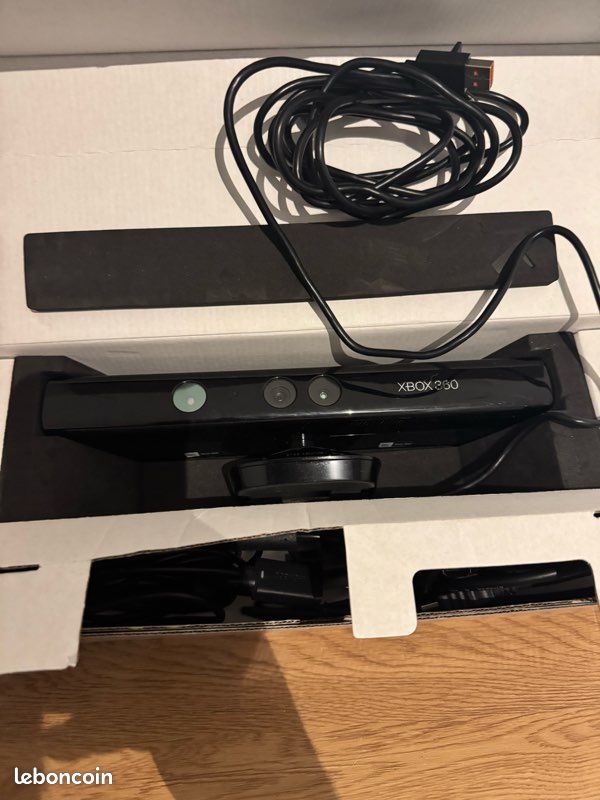Console Xbox 360 250 Go + Capteur Kinect + Dance central 2 (jeu Kinect