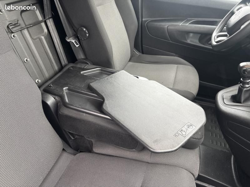 Citroen Berlingo Van M 650kg BlueHDi 100 Cabine Extenso 3 places Pack Driver Connect / GALLERIE / 12 (image 21)