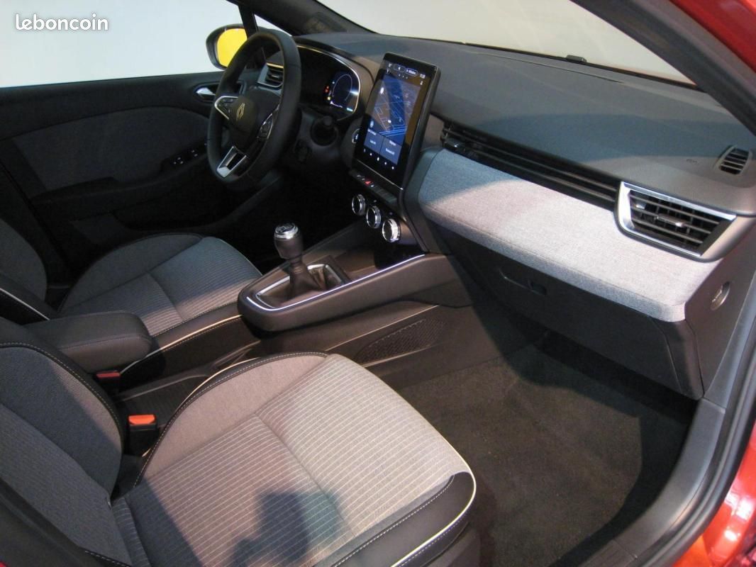 Renault Clio V TCe 90 ch GSR2 Techno (image 8)