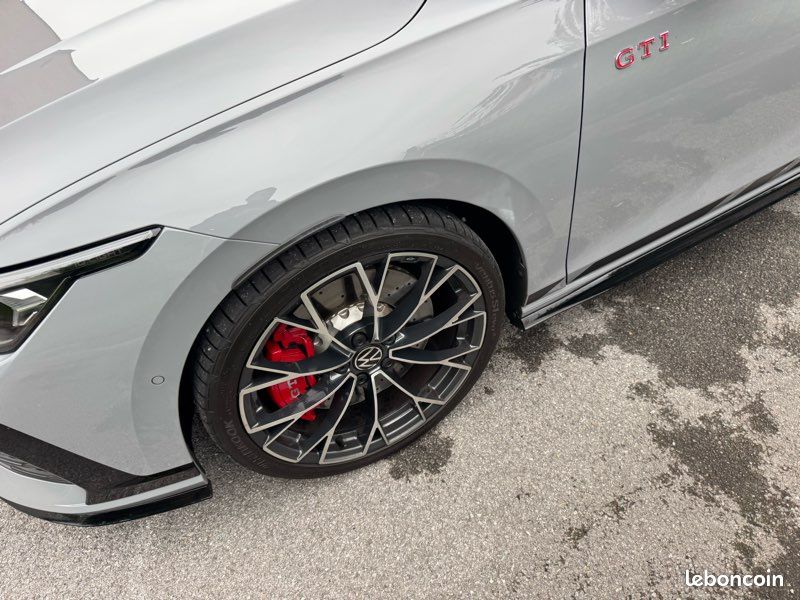 Volkswagen golf 8 gti clubsport face lift 4950 kms pack gti performance akrapovic dcc 270 km h area view harman kardon tete haute malus a prevoir (image 9)