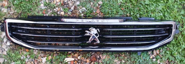 Peugeot 508 grille calandre supérieure de pare-chocs avant - Équipement auto