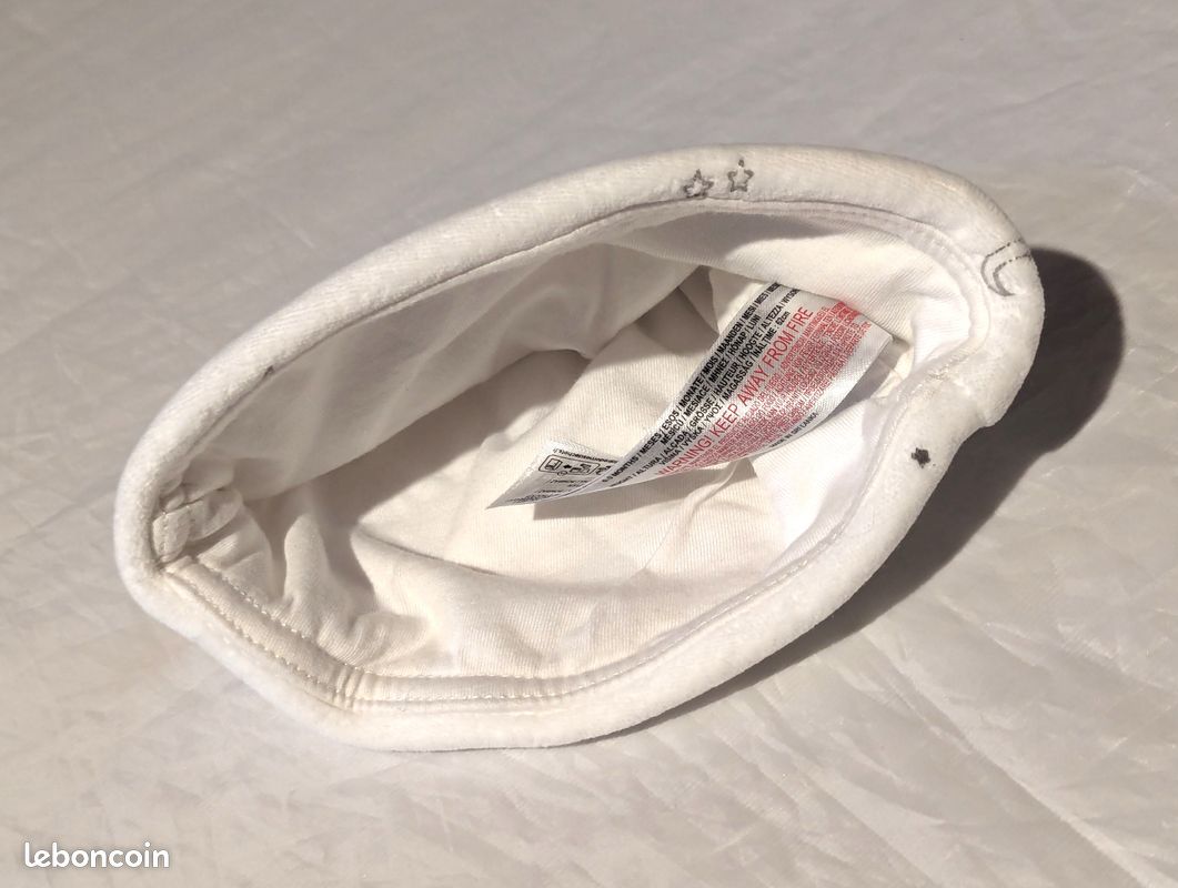 Petit Bonnet Blanc Espace Dessins Petites Lunes Etoiles Vêtement Accessoire Petits Enfants Bébés (image 4)