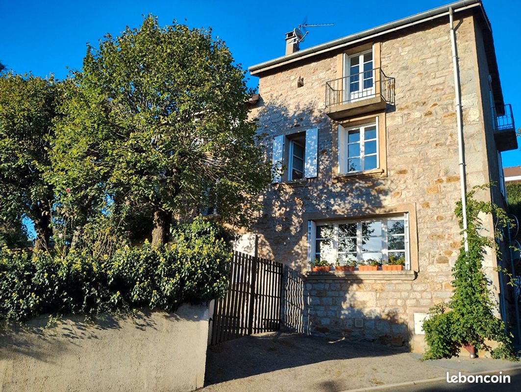 Maison 8 pièces 210 m² · à Saint-Priest-en-Jarez · 210 m² · 495 000 €