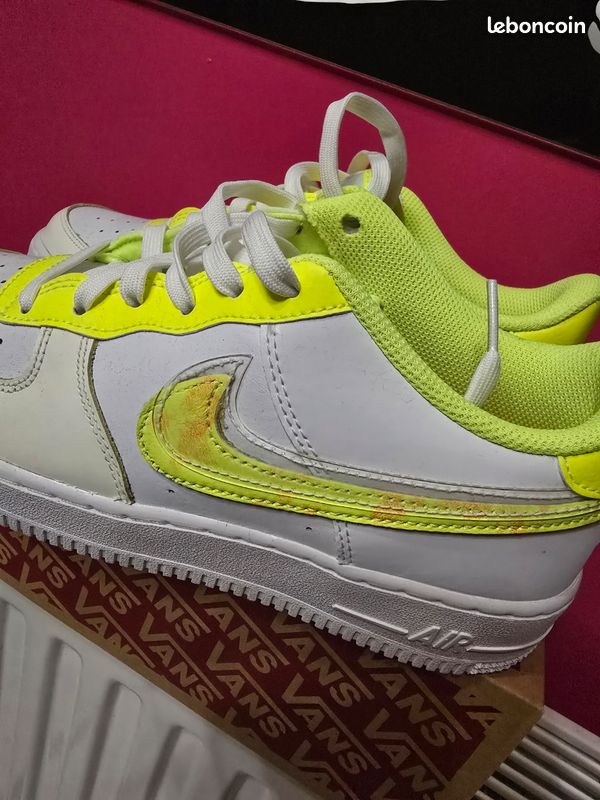 Sublimes Nike Air Force one édition limitée 2025 jaune blanc