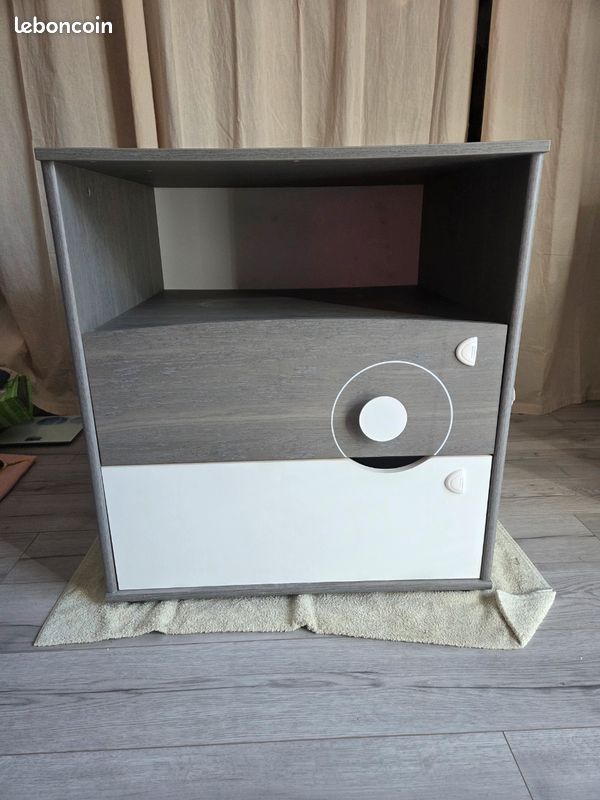 Commode (image 1)