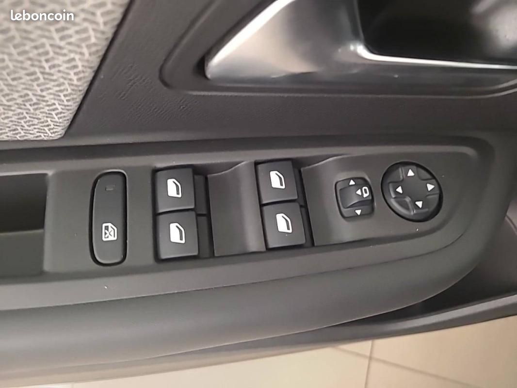 Citroën C4 PureTech 130 S&S EAT8 - Shine (image 25)
