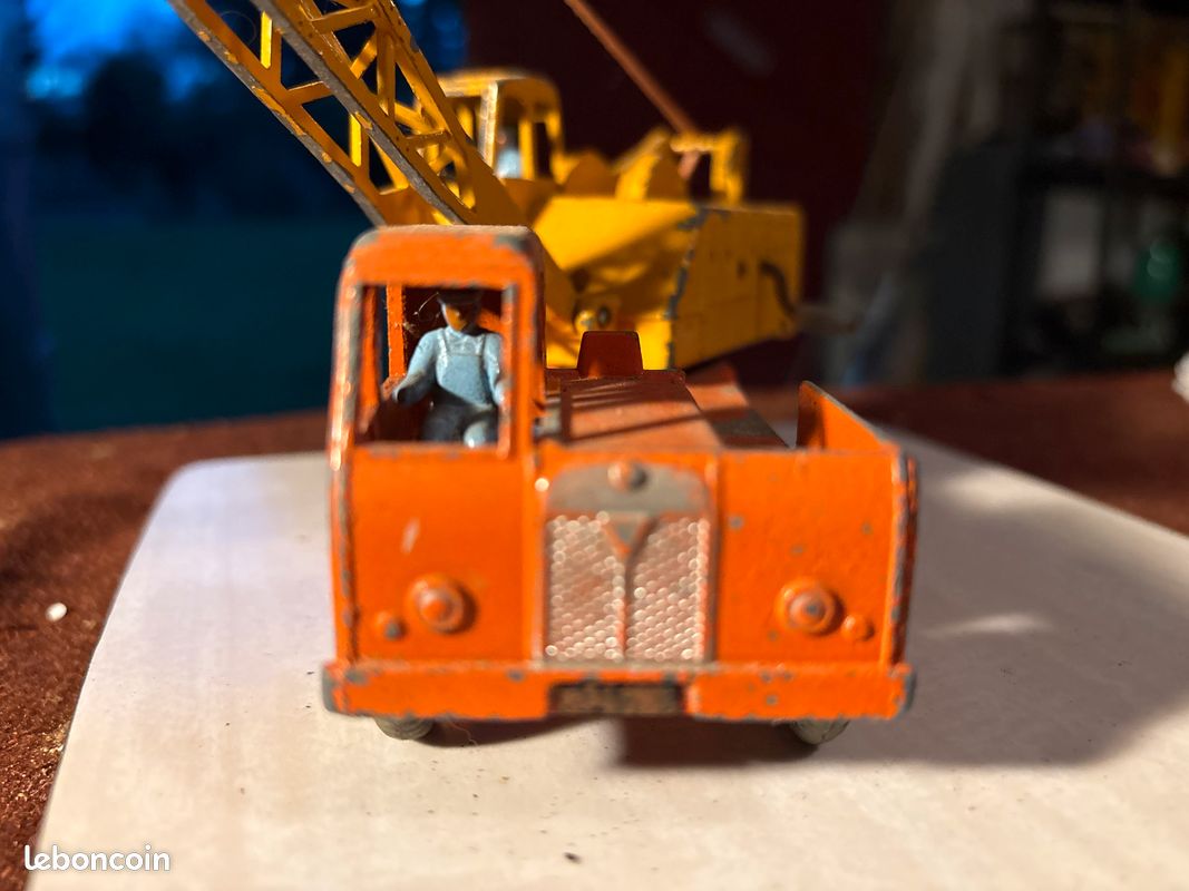 Lot 83 - A DINKY No 972 20-Ton Coles Lorry Mounted Lot 83 - A DINKY No 972 20-Ton Coles Lorry Mounted