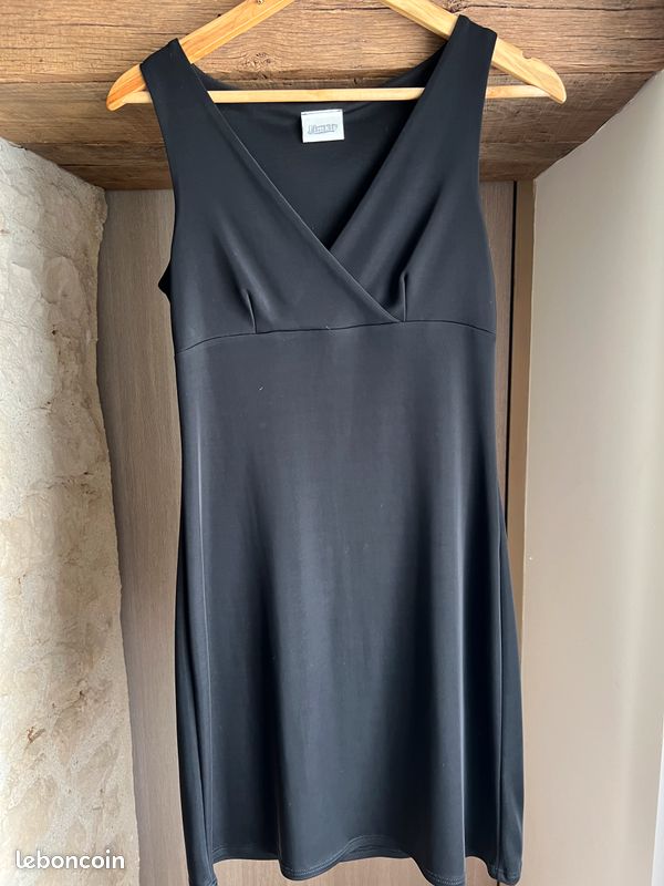 Robe noire (image 1)