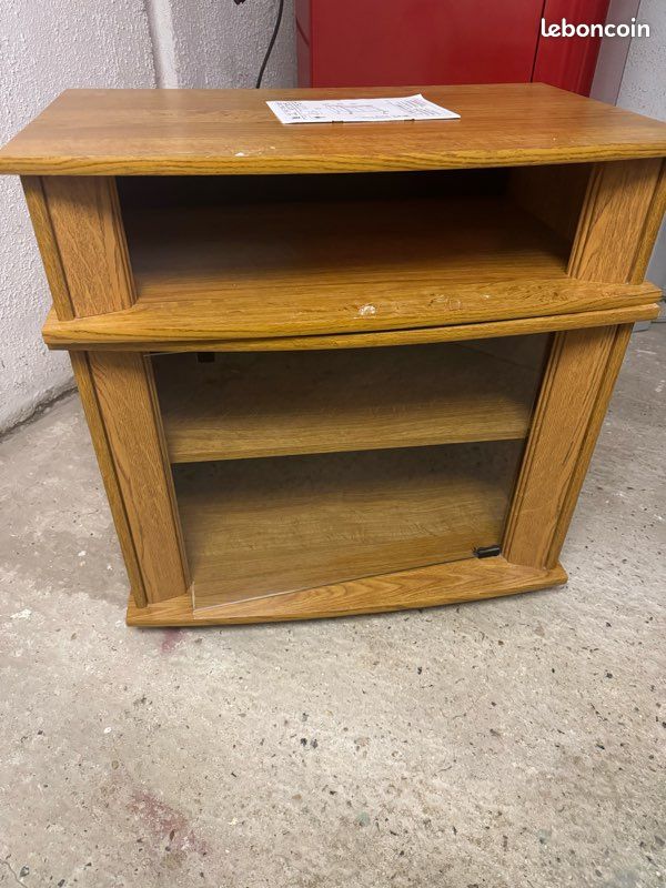 Meuble TV en bois sur roulettes (image 1)