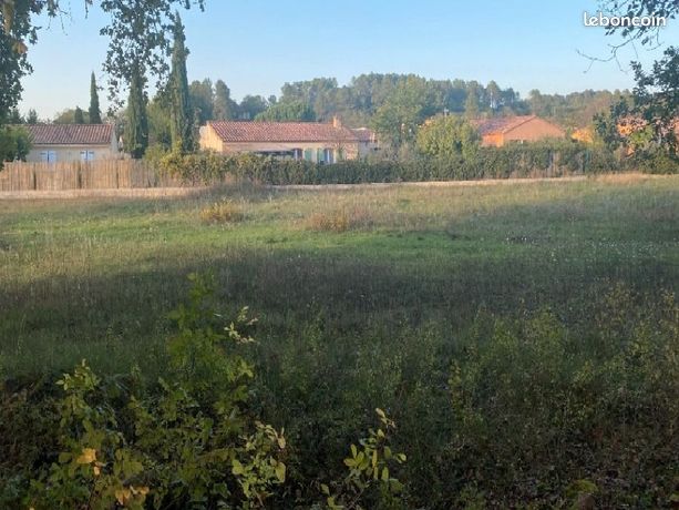 Terrain 900 m² La Crau