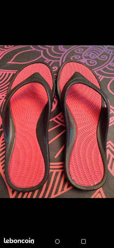 Tong plastique rigides Chaussures