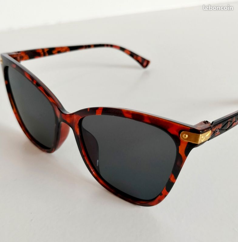 Lunettes de soleil noires papillon écailles chic femme UV400 (image 4)