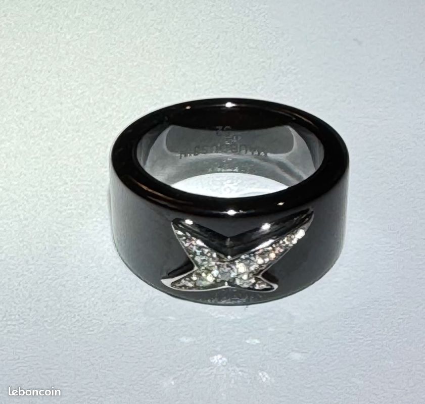 Bague mauboussin etoile du demon ceramique noire, or blanc et